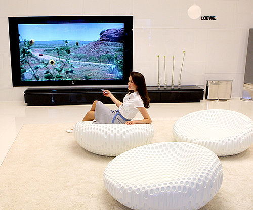 How to Mount, Display, and Clean a Flat Screen TV