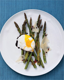 Fast & Easy Dinner: Roasted Asparagus and Eggs