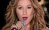 Kelly Clarkson May Not Hook Up, but She Does Kiss 