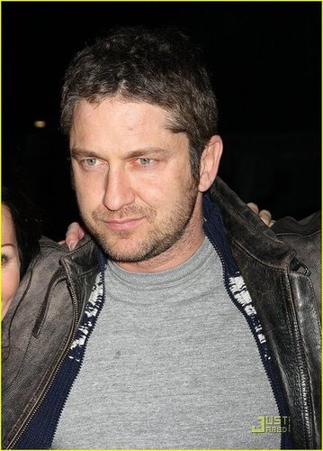 Gerard Butler Has Fashion Fun
