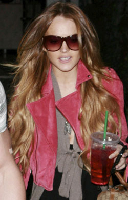 Sugar Bits — Warrant Issued For Lindsay Lohan's Arrest