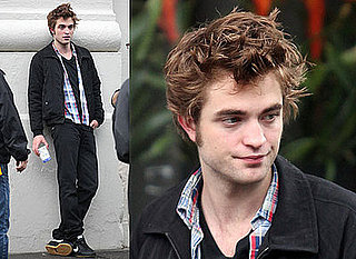 Photos of Robert Pattinson Filming Remember Me in NYC 2009-06-15 08:21:11