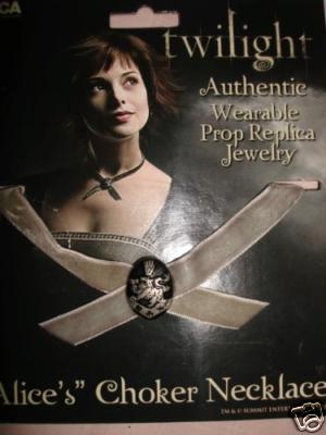 cullen crest!!!which is better alice's choker or rosalie's necklace?