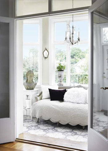 Get the Look: A Sunroom Bathed in White