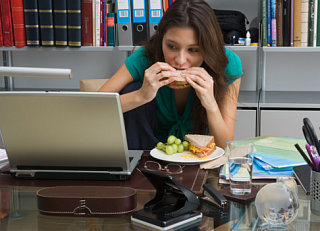 The How-To Lounge: Tips for Eating at your Desk
