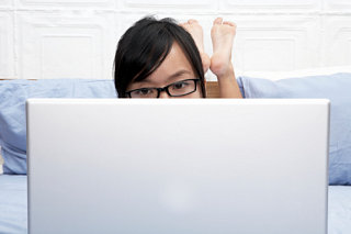 Sunday Confessional: I Can't Stop Checking his E-Mail!!