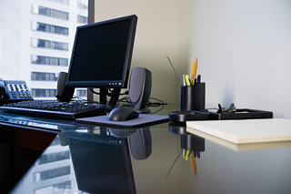 The How-To Lounge: Styling Out Your Desk