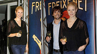 Gwyneth Toasts to Cava