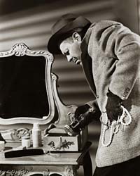 Fab Flash: Fashion Burglars Caught! 