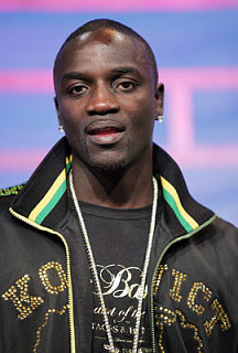 Sugar Bits - Akon Finally Apologizes