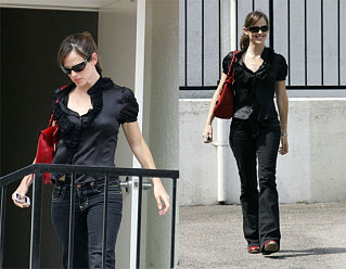 Jennifer Garner Takes a Meeting