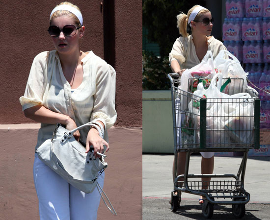 Elisha Cuthbert About To Be Kidnapped