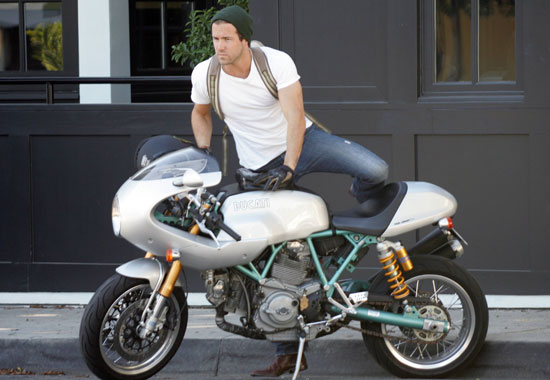 Ryan-Reynolds-Motorcycle-Manjoyment.jpg