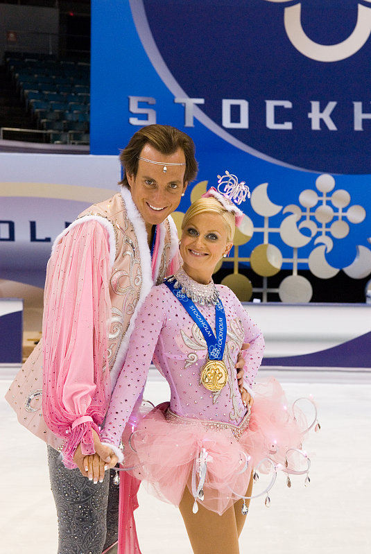 Amy Poehler and Will Arnett Talk Skating, Marky Mark