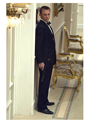 Picture Perfect Tech: Phone From Casino Royale