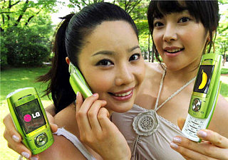 LG SV280 Banana Phone Makes Me Green