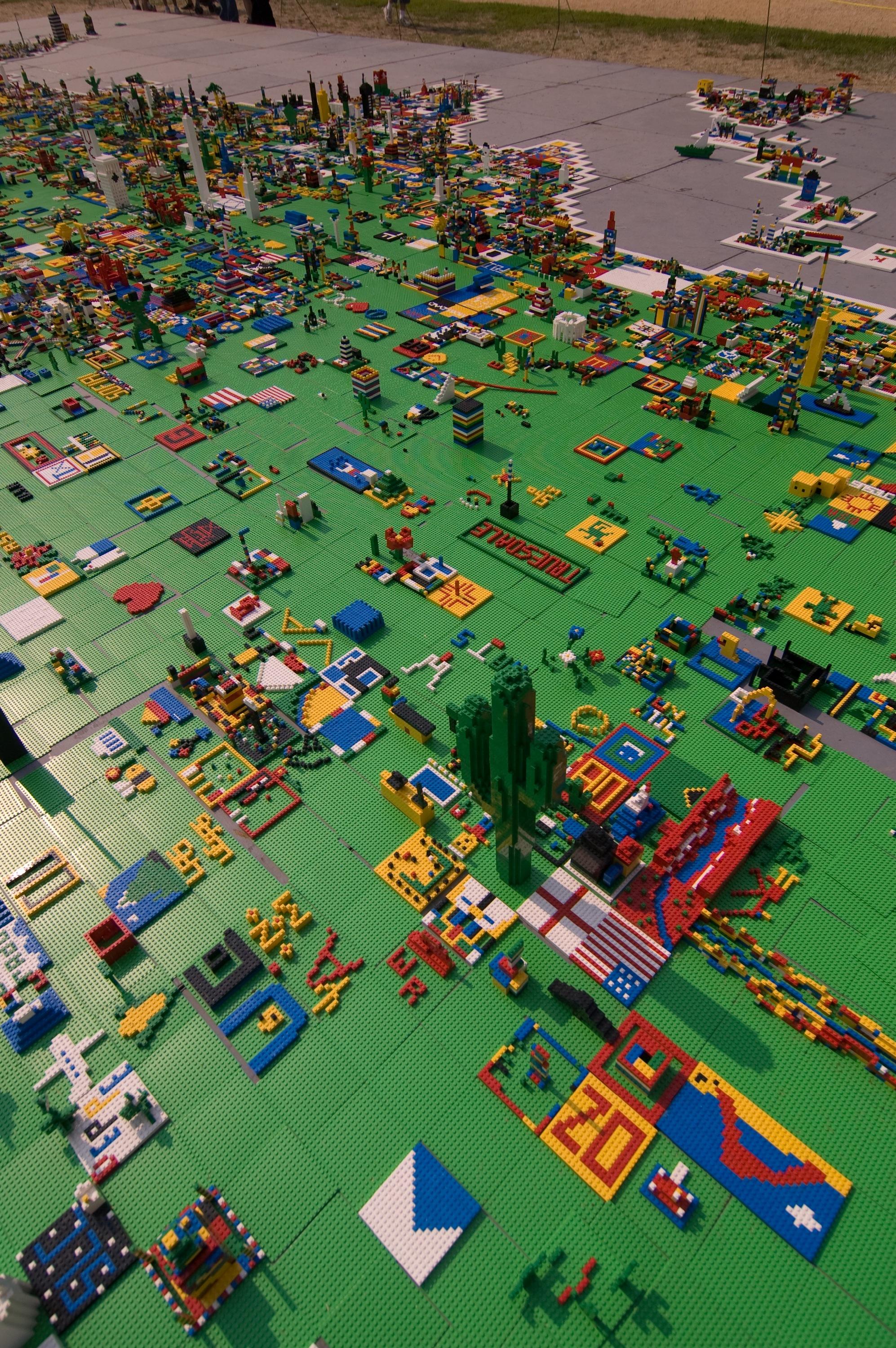 lego_nyc_9_wenn1453257 lego_nyc_9_wenn1453257