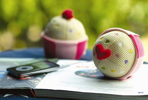 Totally Geeky or Geek Chic? Cupcake Speakers