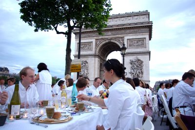 Yummy Links: Secret Open Air Dinner Party