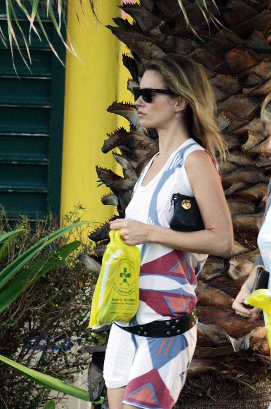 kate_moss_070320_03