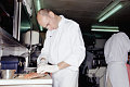Should Food Servers Wear Gloves? 