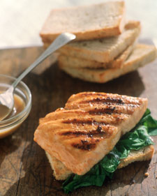 Fast & Easy Dinner: Grilled Salmon Sandwich