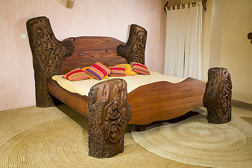 Shetani driftwood  bed