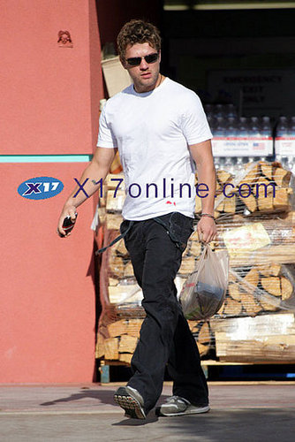 Ryan Phillippe - Supporting the Boy Scouts in Brentwood ;)