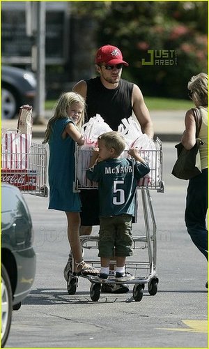 Ryan Phillippe & Kids at Vicente Foods in Brentwood (sh*t! I missed him!)