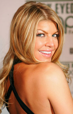 Fab Flash: Fergie Signs Handbag Deal with Kipling