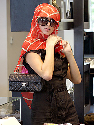 ms. paris hilton...ALWAYS lookin her best....HAHAHAHA