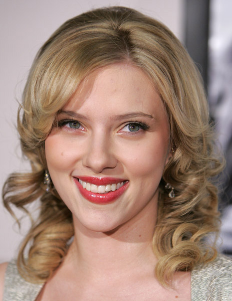 Scarlett Johansson. Blonde or...not?