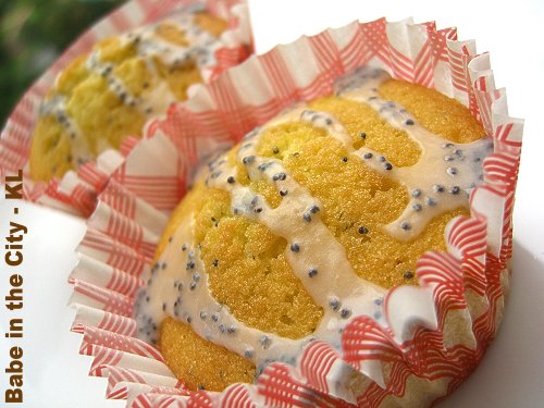    Poppy Seed Cupcakes With Lemon Drizzle