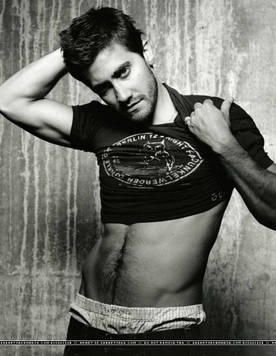 Jake Gyllenhaal is just Gorgeous!