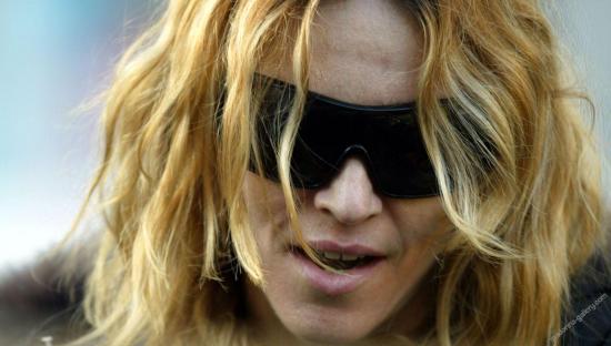 Paps Give Madonna a Shiner