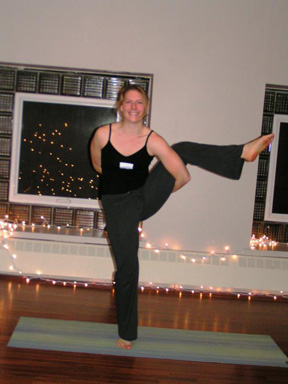 Fave Standing Bound Split Pose