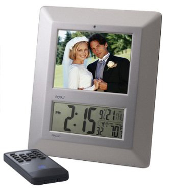 Totally Geeky or Geek Chic? Digital Frame and Clock