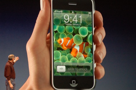 Steve Jobs Announces The iPhone!