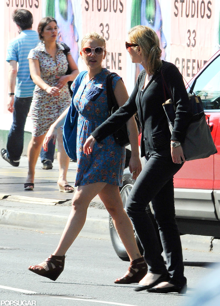 Scarlett Johansson Hails a Cab in NYC Pictures | POPSUGAR Celebrity