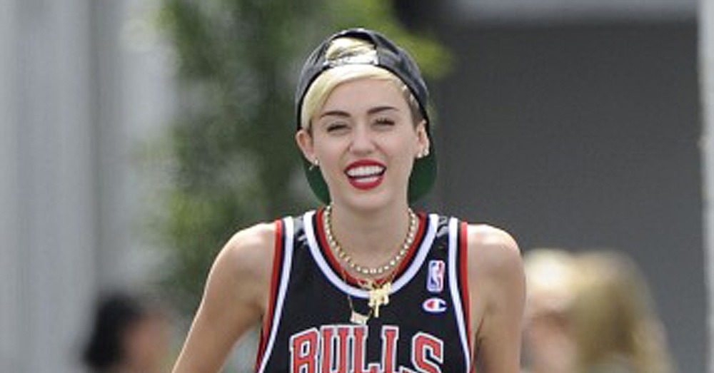 Miley Cyrus in Chicago Bulls Jersey | Photos | POPSUGAR Celebrity